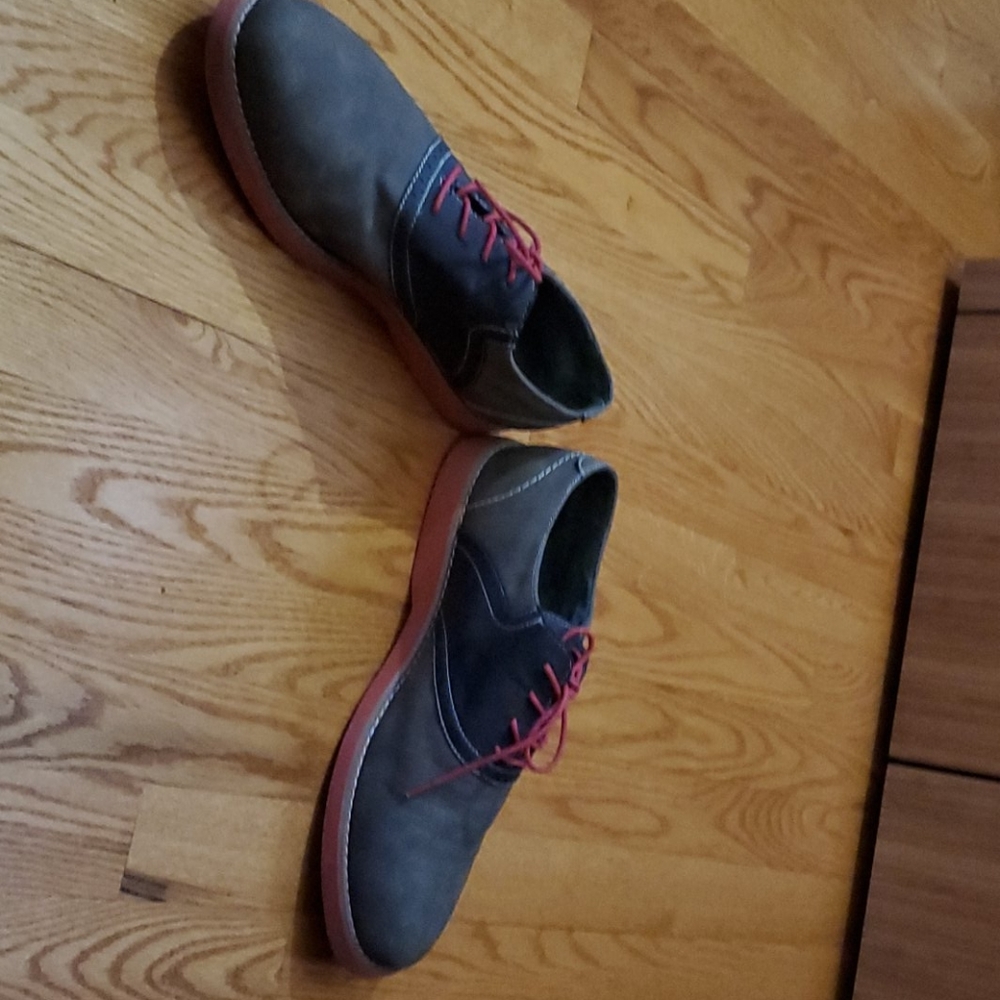 Shoes - Picture 3 of 4